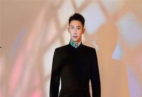 明星吃瓜粉丝情侣,吃瓜群众见证明星情侣甜蜜瞬间